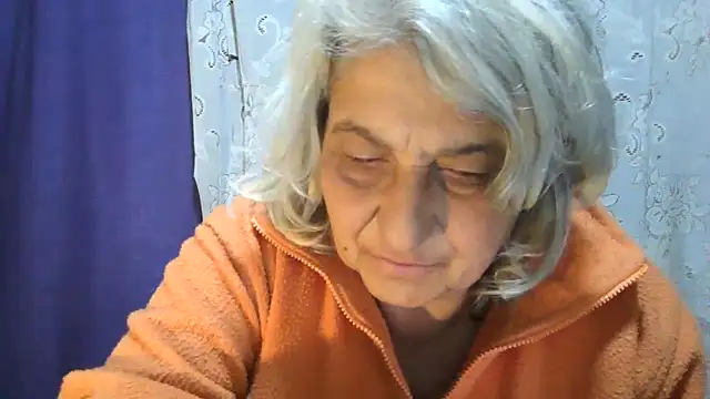 ExquisiteMature live cam on StripChat