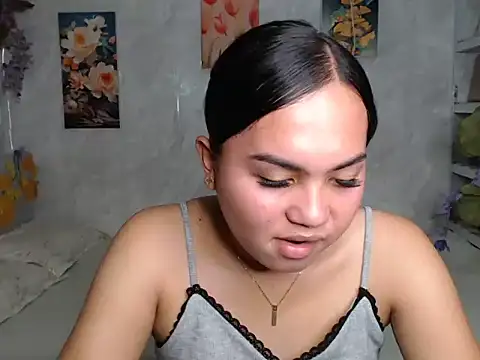 ur_asiankat live cam on StripChat