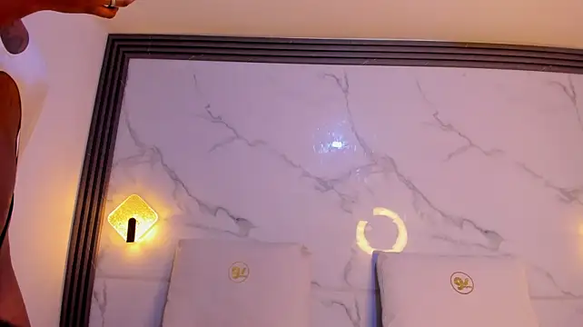 indya_brown live cam on StripChat