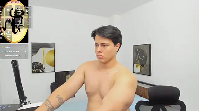 Thom_Ohtani live cam on StripChat