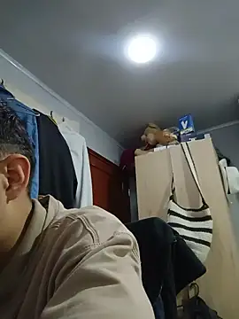 Andres_medi32 live cam on StripChat