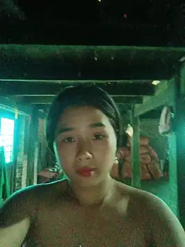 HeresThuy22 live cam on StripChat