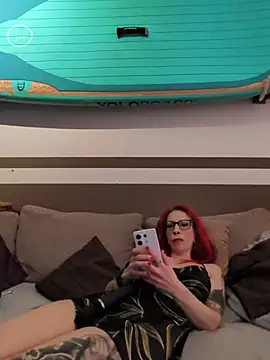 ruby_rebel (F milf) - Oil my boobs