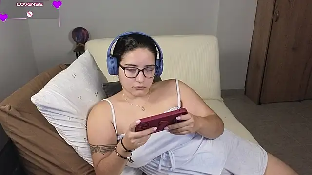 blue__moon_ live cam on StripChat