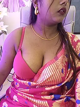 lovely-soneya (F young) - Boobs open and smoking🚬