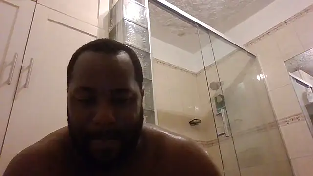 Bighood_T live cam on StripChat