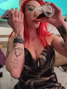 ruby_rebel (F milf) - Oil my boobs