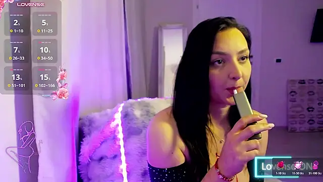 NicolleSins live cam on StripChat