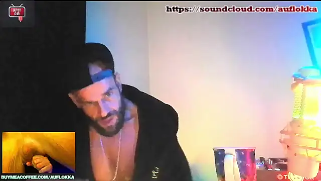 Guyst049 live cam on StripChat