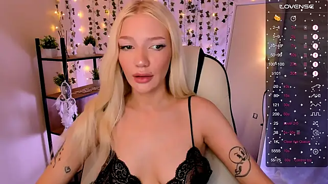 AnyaTaylor_ live cam on StripChat