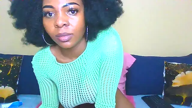 DiamondLuv29 live cam on StripChat