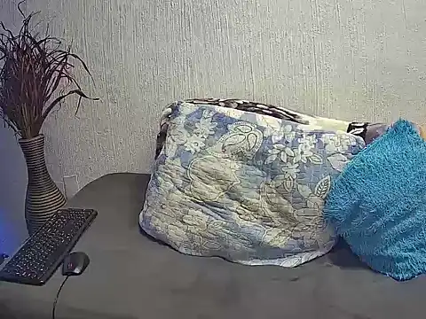 Feathergal69_ live cam on StripChat
