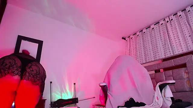 salomecastro_ live cam on StripChat