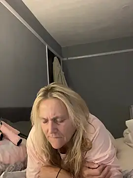 Blondnboujee53