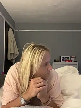 Blondnboujee53