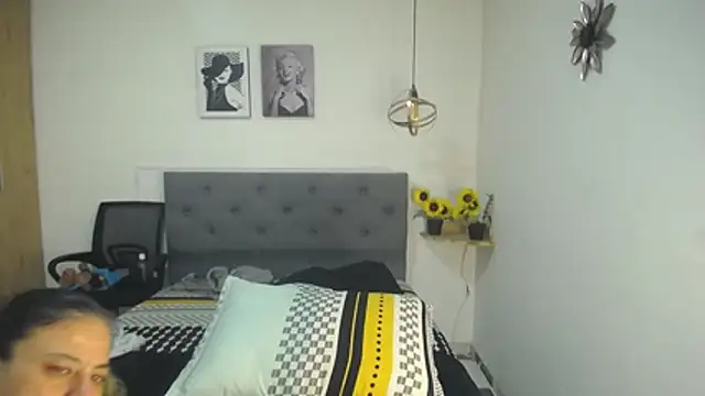sasi_luna live cam on StripChat