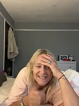 Blondnboujee53