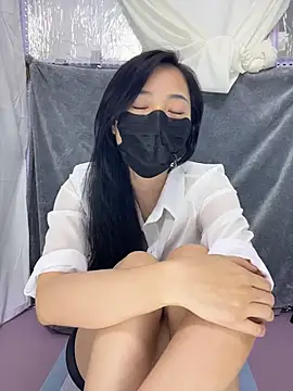 Nini_11 live cam on StripChat