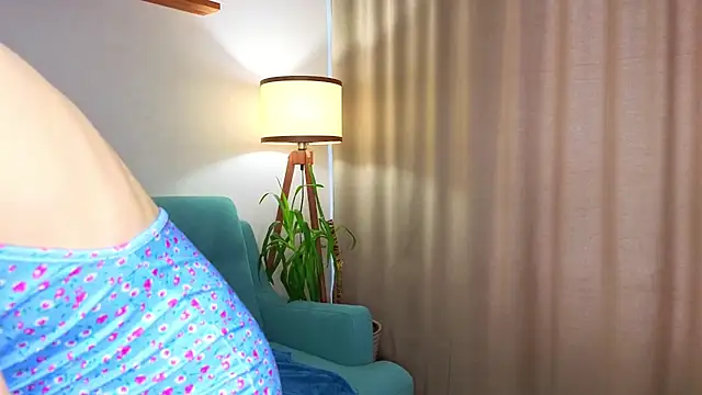 Luna_Hayes live cam on StripChat