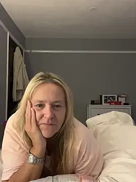 Blondnboujee53