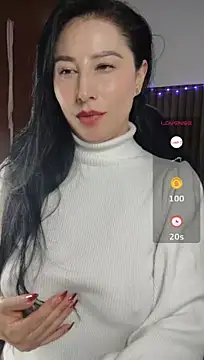 Emma_Hotkiss
