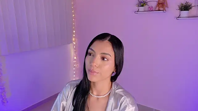 Julie_Bennet live cam on StripChat