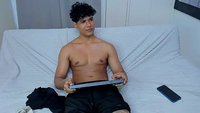 logan_jake (M twink) - I should be studying right now. SHOW CUM