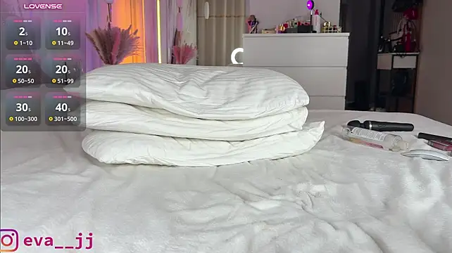 eva_jj (F young) - Naked and play with pussy