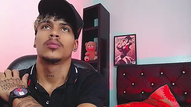 Angel_foxc13 on Stripchat