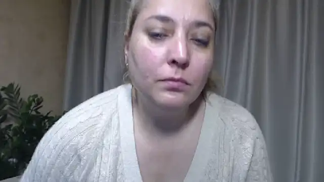 sweetpussy13 live cam on StripChat