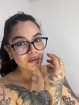 Esmeralda_hairy