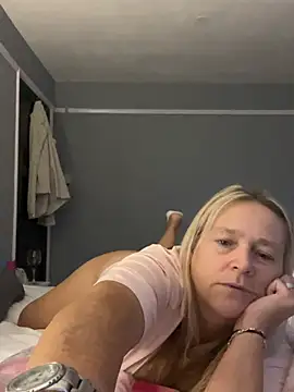 Blondnboujee53
