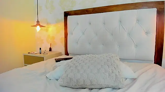 ZOE_COLLINS4
