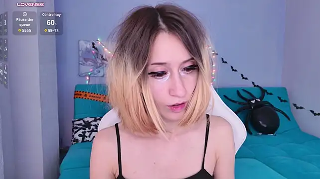College_Girl_18 webcam