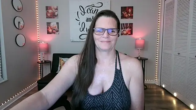 classysamantha (F mature) - Dildo & Squirt Show