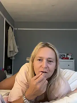 Blondnboujee53