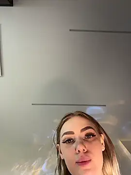HugeBoobsAlice webcam
