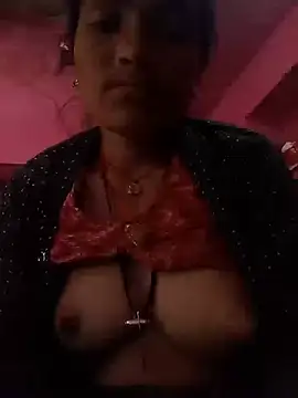 Hotravtapal477 live cam on StripChat