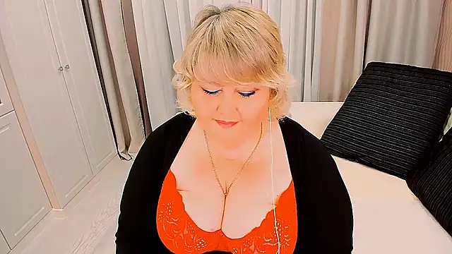 BIGTITSBBW live cam on StripChat