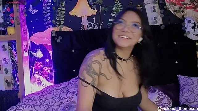 victoriia_thompson live cam on StripChat