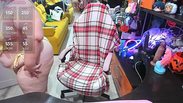 Softie_Sofy live cam on StripChat