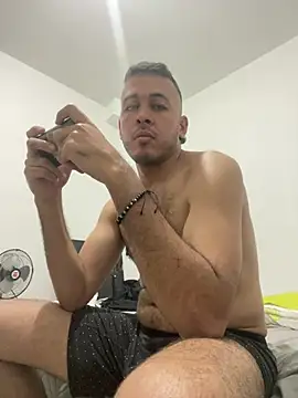 Exotic13 live cam on StripChat
