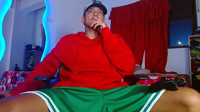 skinny23cm live cam on StripChat