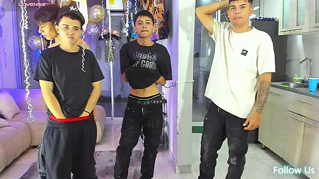 Houseofwarrios's Colombian male cam and chat room