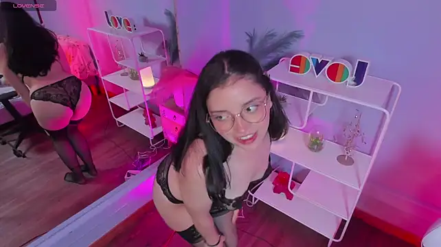 Nina_Thomps