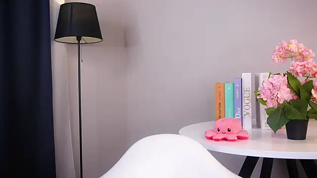NeonOracle live cam on StripChat