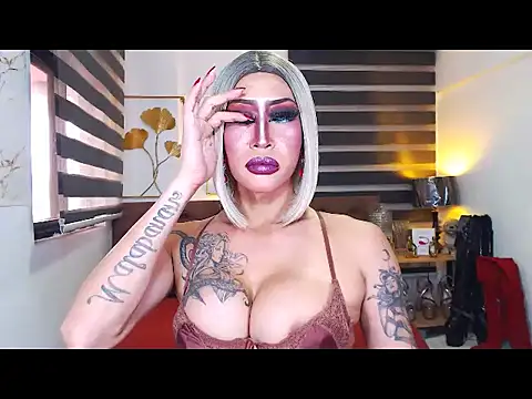 DominateMistressTyra live cam on StripChat