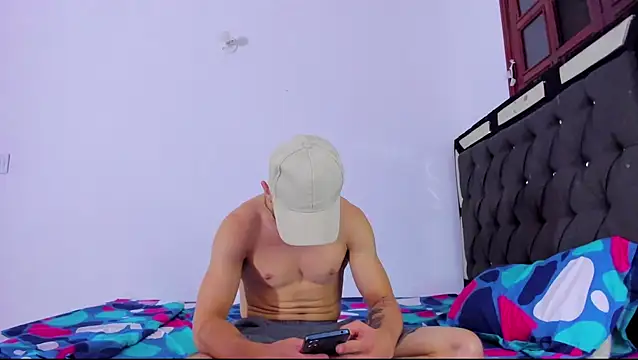 zeus_eddy live cam on StripChat