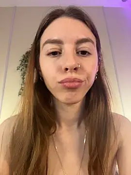 Lolya_ live cam on StripChat