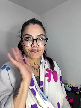 Esmeralda_hairy